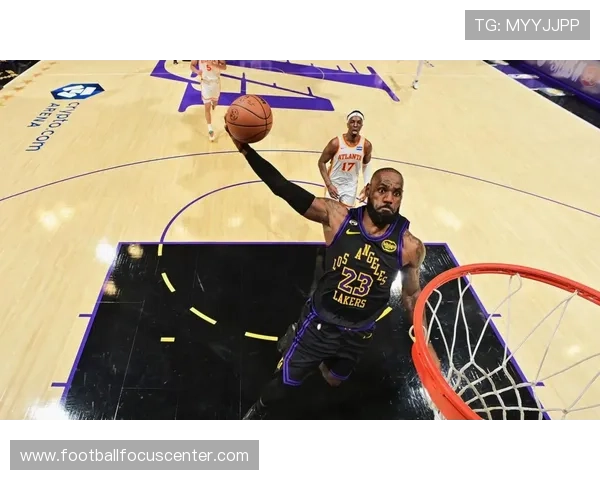 湖人詹姆斯关键时刻发力带队连胜联盟排名持续攀升